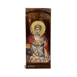 Christelijk-orthodox pictogram van heilige Menas op hout met gouden printachtergrond