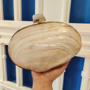 Cartera de mano de latón con forma de concha, extra grande