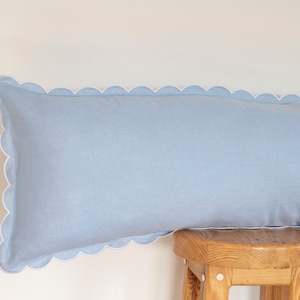 Longue taie d'oreiller lombaire en lin bleu clair avec bords festonnés 12 x 28 pouces ou 12 x 36 pouces image 2