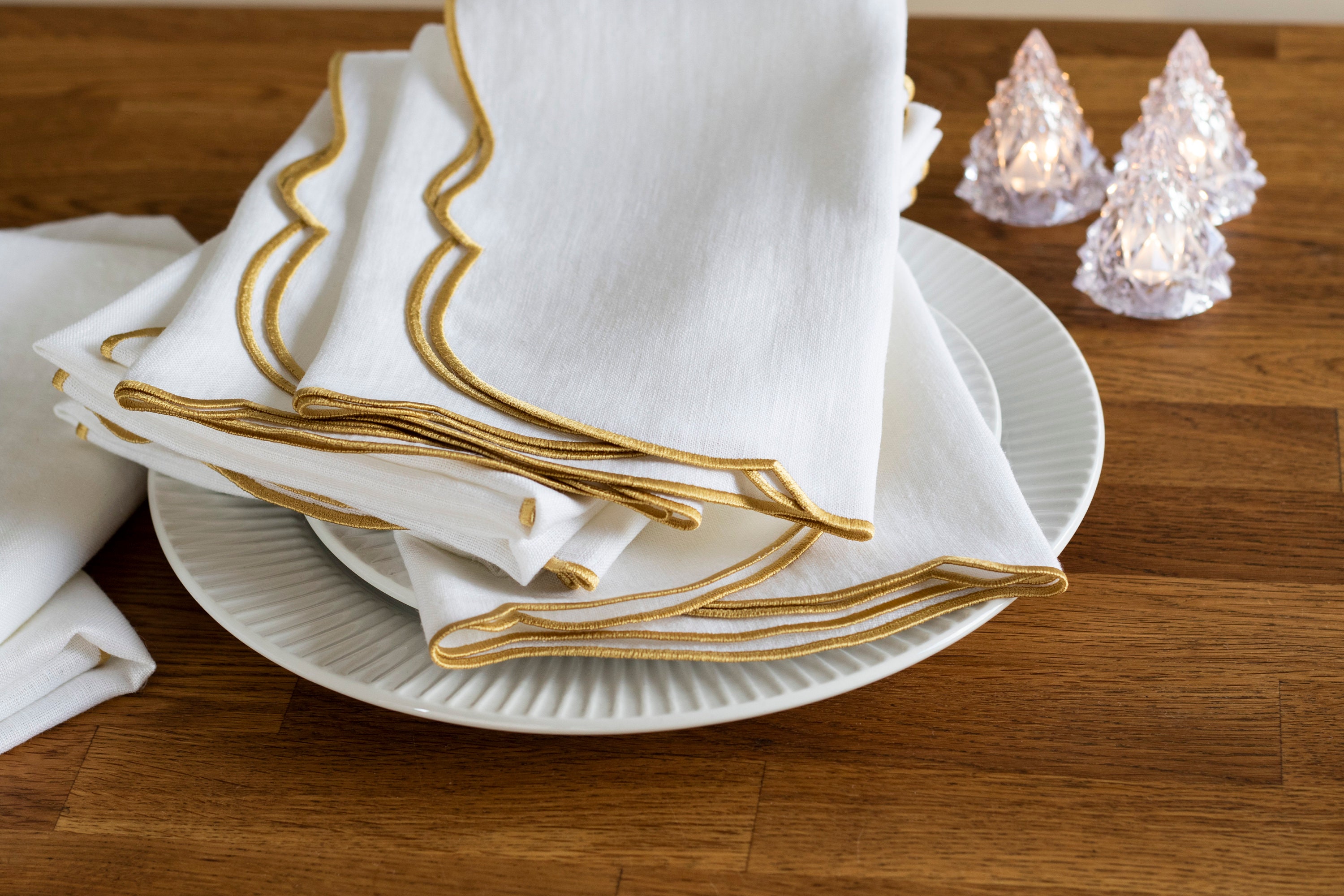 Livebe White Cocktail Napkins With Gold Foil Trim - 100 Pack Formal Dinner Napkins For Weddings & Events (5x5 Inch)