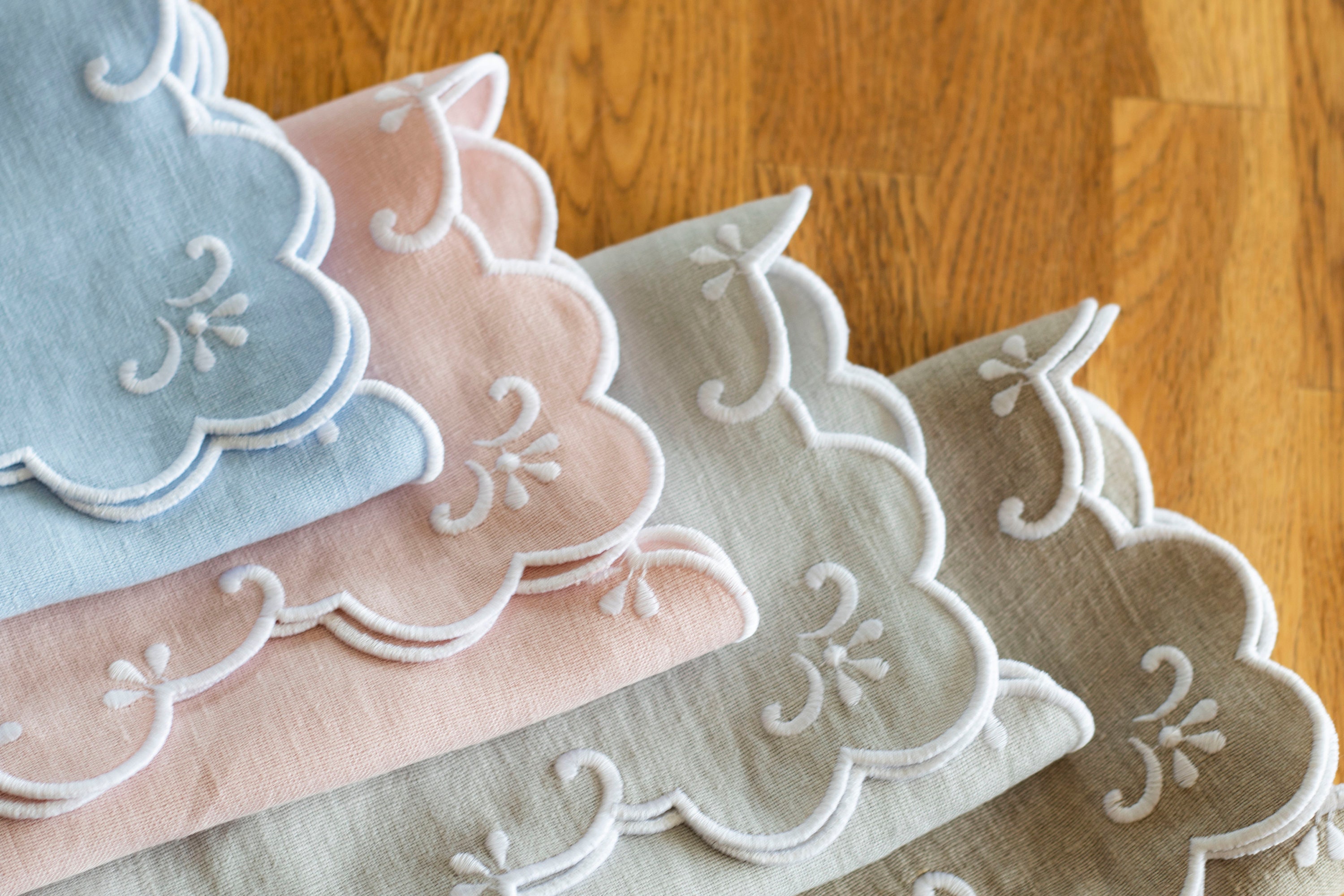 Linen Napkins with Elegant Floral Detailing | 17x17'' Reusable Eco-Friendly Table Linens | Perfect for Dining & Entertaining | Set of 4