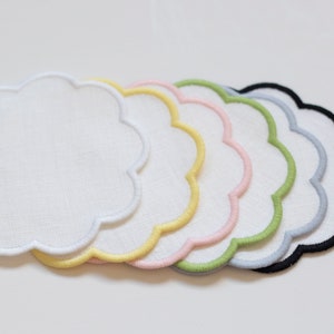 Sottobicchieri rotondi in lino bianco smerlato chic - Set da 4, 6 o 8 con vari bordi / Accessori per bevande fatti a mano / Elegante arredamento per la casa