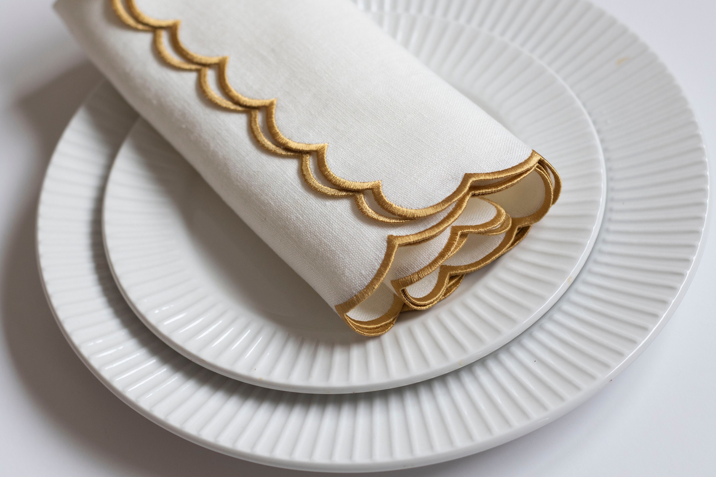 Kalopro Lot de 12 serviettes en tissu doré, serviettes de table en satin doré de 20×20 pouces lavables, serviettes en polyester réutilisables pour décoration de table de mariage, fête, Thanksgiving Kalopro Lot de 12 serviettes en tissu doré, serviettes de table en satin doré de 20×20 pouces lavables, serviettes en polyester réutilisables pour décoration de table de mariage, fête, Thanksgiving
