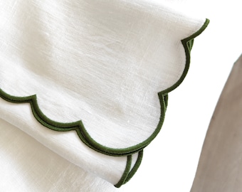 READY TO SHIP Scallop Edged Snow White Linen Napkins with Forest Green Trim - 18x18 Inches Size - Elegant Table Decor, Set of 2