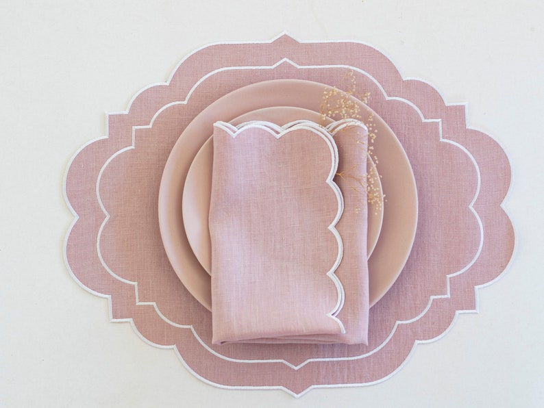 Tapis de table festonnés en lin rose fard à joues avec double bordure blanche pour décor de table taille 15x18'' image 4
