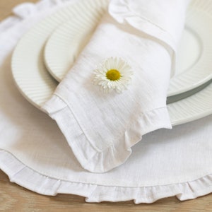 White ruffled cloth napkins bulk, white napkins with ruffle, linen napkins set,  small cloth napkins 14x14 size, table runner