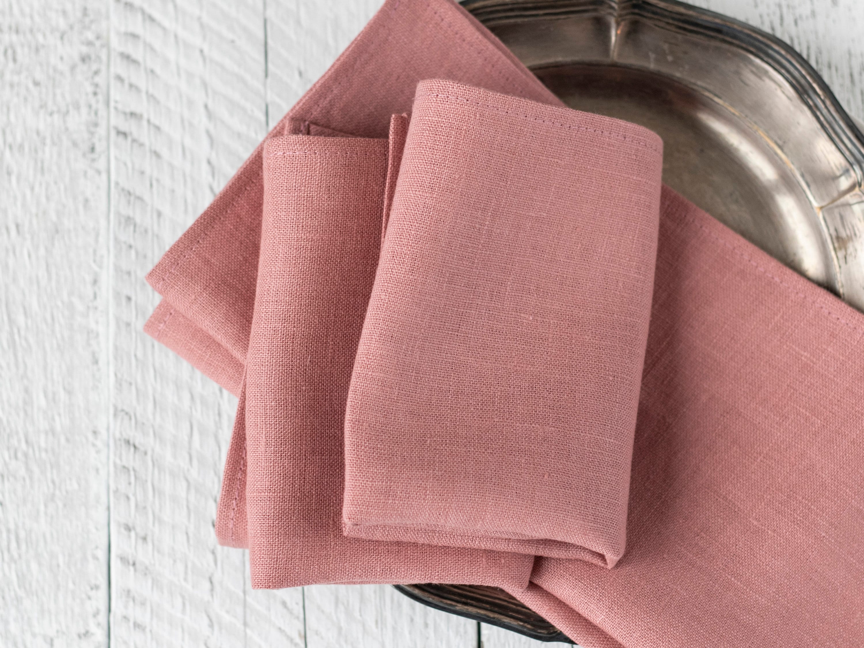 VACVELT Paquete de 50 servilletas de satén rosa de 17 x 17 pulgadas,  servilletas de boda a granel, elegantes servilletas decorativas de mesa
