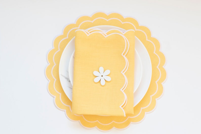 Light Mint/Yellow Linen Napkins Scalloped Edges White Trim 18x18'' Set of 2 Eco-Friendly Dining Accessories image 9