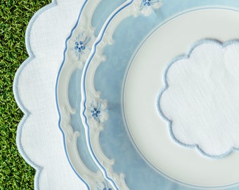 White linen round table mats with scallop edges in blue for table decor