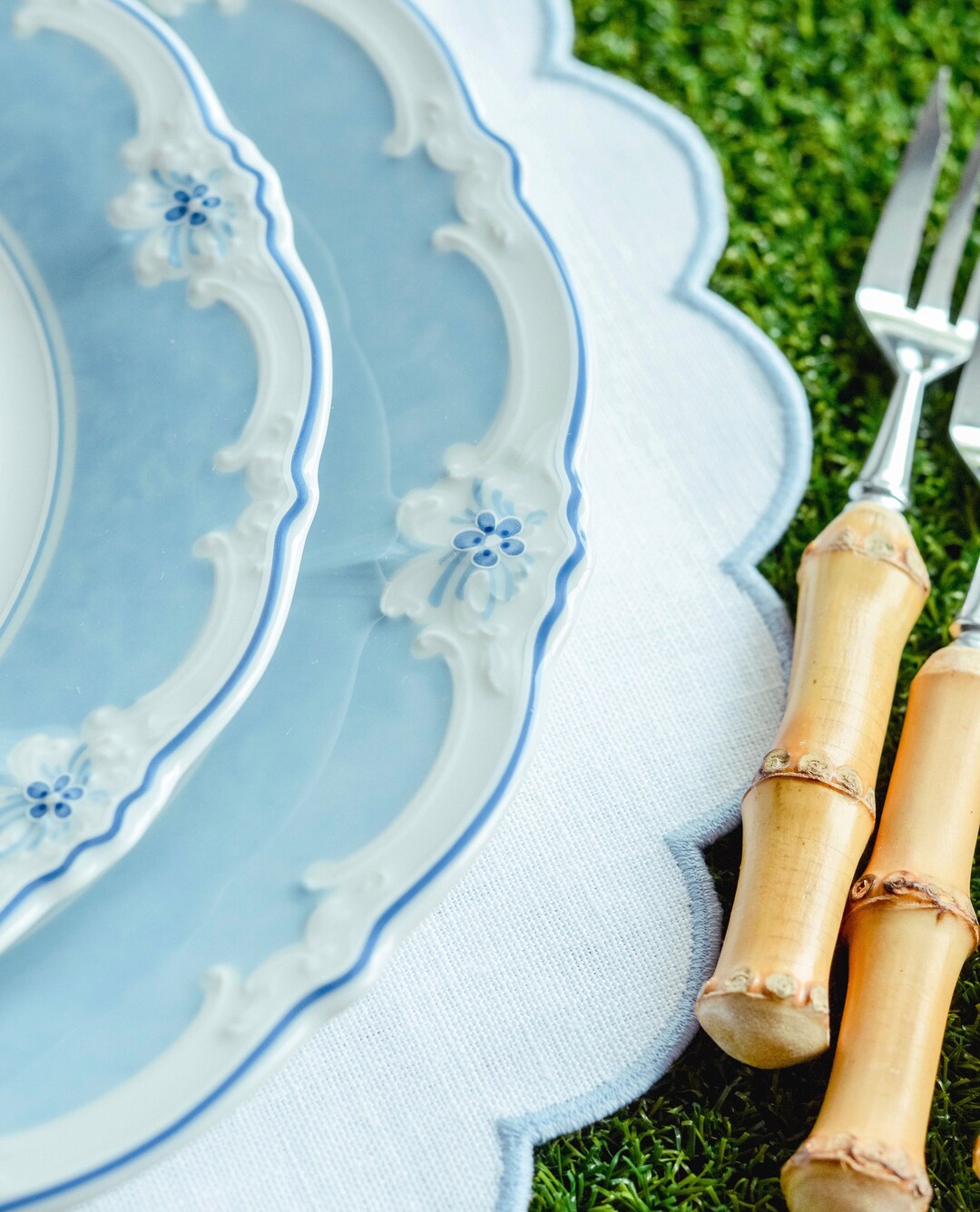 White Linen Round Table Mats With Scallop Edges in Blue for Table Decor
