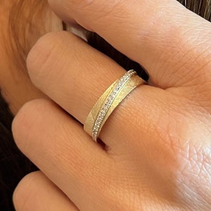 14K Gold Textured Diamond Ring, Diamond Wedding Ring, Elegant Wedding Ring, Dainty Band for Women ,Valentine&#39;s Day Gift