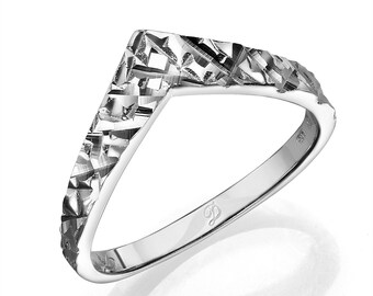 14K White Gold V Ring, Gold Chevron Ring, V-vormige ring, geometrische ring, diamanten geslepen ring, sierlijke minimalistische ring, getextureerde gouden ring