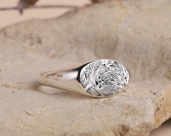 Aangepaste werkelijke vingerafdruk gegraveerde Signet Ring voor dames en heren • Gepersonaliseerde Sterling Zilver, Rose, Gouden Sieraden • Sierlijke Memorial Gifts