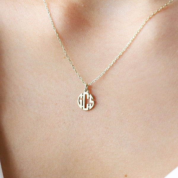 Collana con monogramma personalizzato in oro massiccio 14K fatta a mano • Piccoli, graziosi gioielli minimalisti di NecklaceDreamWorld