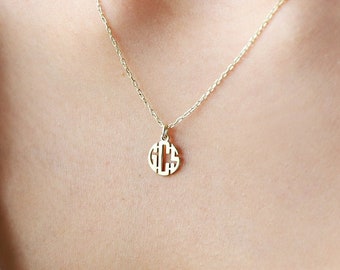 Collana con monogramma personalizzato in oro massiccio 14K fatta a mano • Piccoli, graziosi gioielli minimalisti di NecklaceDreamWorld