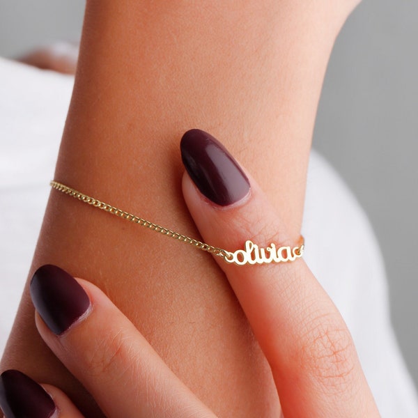 Bracelet de nom superposé avec chaîne gourmette délicate, bracelet initial personnalisé, cadeau d'anniversaire parfait en argent sterling par NecklaceDreamWorld