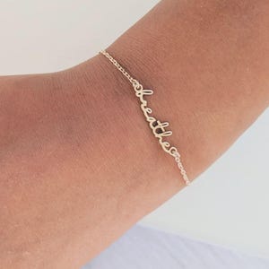 Naamenkelband met geboortesteen • Delicaat enkelbandje • Armband met naam van NecklaceDreamWorld