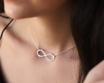 Personalisierte Infinity Namenskette, Familienschmuck mit Namen von NecklaceDreamWorld