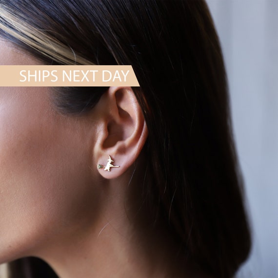Pretty dainty earrings sale