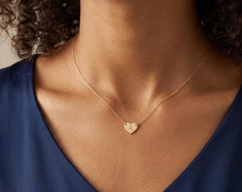 Gargantilla de oro con corazón, joyería con inicial personalizada / collar minimalista con letras de plata