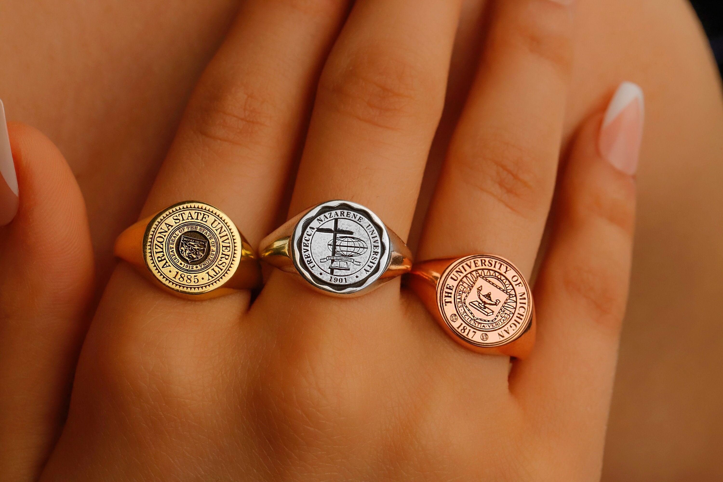 Custom College Class Ring in 14K Solid Gold • School Ring Custom College Class Ring in 14K Solid Gold • School Ring
