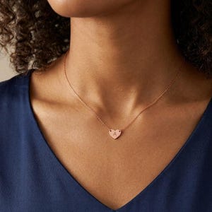 Gargantilla de oro con corazón, joyería con inicial personalizada / collar minimalista con letras de plata Rose