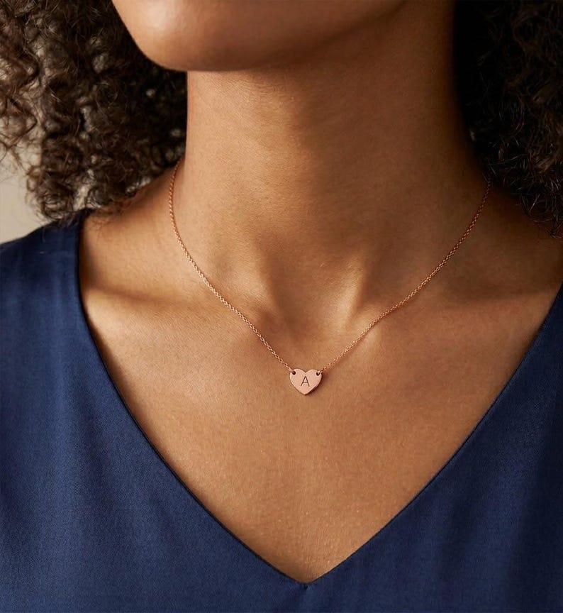Gargantilla de oro con corazón, joyería con inicial personalizada / collar minimalista con letras de plata Rose
