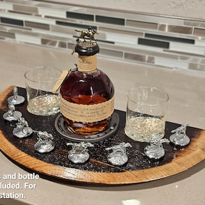 Triple Crown Display für Blanton&#39;s Stopfen & Flasche. Echte Bourbonenfass Felsen Gläser. Holzaufsteller + Brille nur Blantons keine Stopper