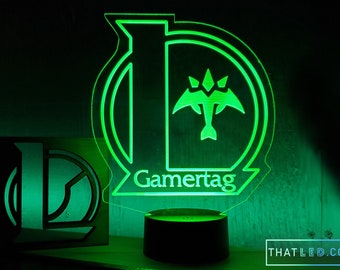 Klassisk MOBA-inspirerad LED-skärm med anpassad gamertag - Perfekt present till spelare
