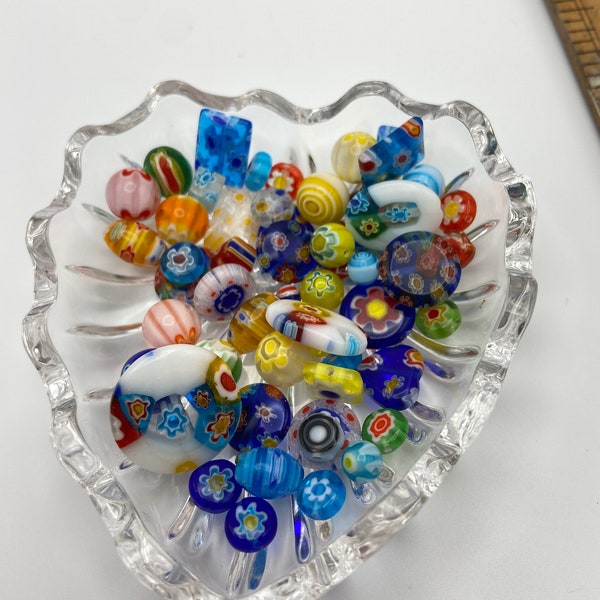 Mélange de perles de verre Millefiori - 50 g | Assortiment de fleurs colorées - Pièce de monnaie rectangulaire, fleur, ronde, étoile, tonneaux, carré | Fabrication de bijoux DIY