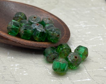 Spezial Schliff Kathedral Perlen | 8mm | Packung mit Fünfzehn (15) | Smaragdgrün mit Picasso Detail | Boho Böhmische Glasperlen - Tonnen