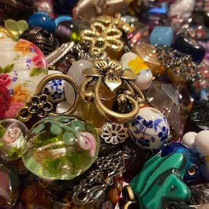 Bumper Bead Mix 250g (over 1/2 lb) of assorted glass, crystal, semi-precious beads,pendants,  metal findings