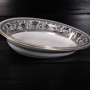 Wedgwood Bone China Florentine W4312 Black Side Dish Oval 28 cm Y2 image 1