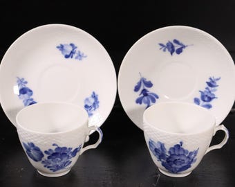 Royal Copenhagen Blue Flower 8261 2 tazas y platillos de café 1st Choice Basket Rim 3#Y2
