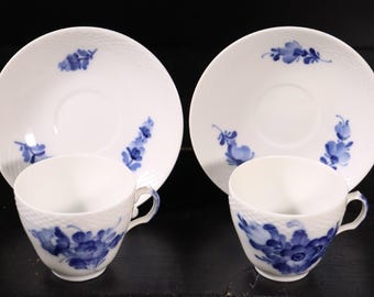 Royal Copenhagen Blue Flower 8261 2 tazas y platillos de café 1st Choice Basket Rim 2#Y2