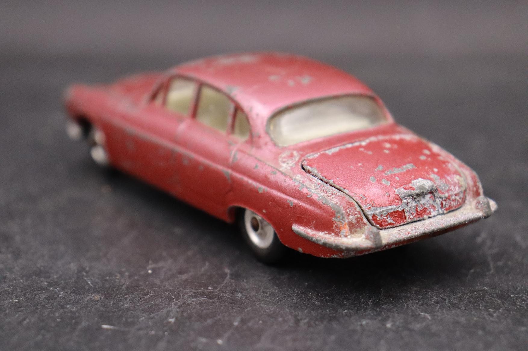 CORGI TOYS JAGUAR MARK X SALOON ミニカー Corgi Toys 238 Jaguar MARK X SALOON Dark Blue with Suitcase