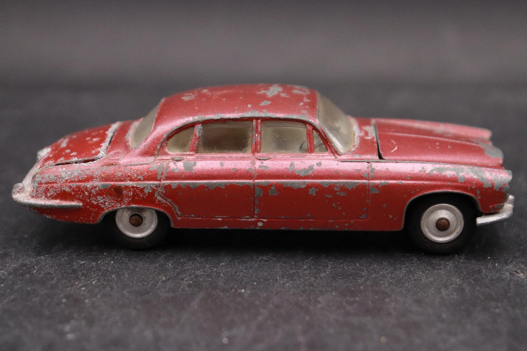 CORGI TOYS JAGUAR MARK X SALOON ミニカー Corgi Toys 238 Jaguar MARK X SALOON Dark Blue with Suitcase