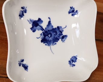 Royal Copenhagen Blaue Blume 8063 Beilagenschüssel 21,5 x 21,5 cm Korbrand / 1#M