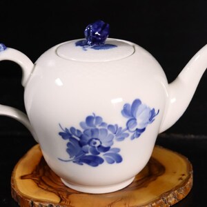 Teiera Royal Copenhagen Blue Flower 8244 con bordo a cestello 1st Choice #Y2