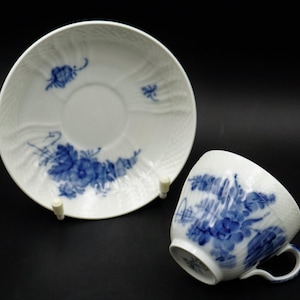 Royal Copenhagen Blue Flower 10-1549 curved & basket - Cup + Saucer / 33#X