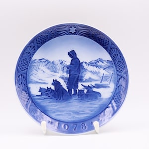 Royal Copenhagen Christmas Plate 1978 Greenland Scenery, Husky - Signature RS #H