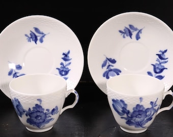 Royal Copenhagen Blue Flower 8261 2 tazas y platillos de café 1st Choice Basket Rim 4#Y2