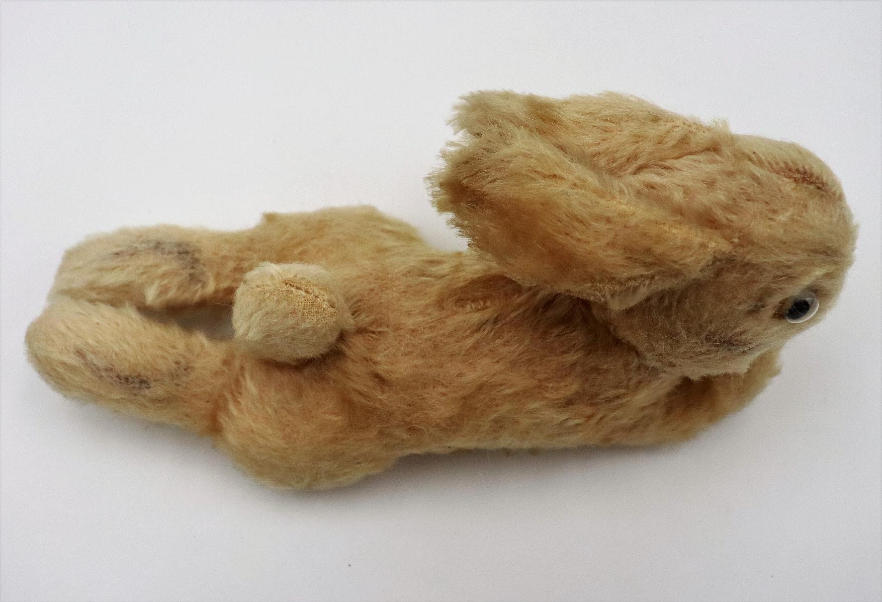 Steiff liegender Hase mit Kulleraugen 20 cm Stofftier / Alt