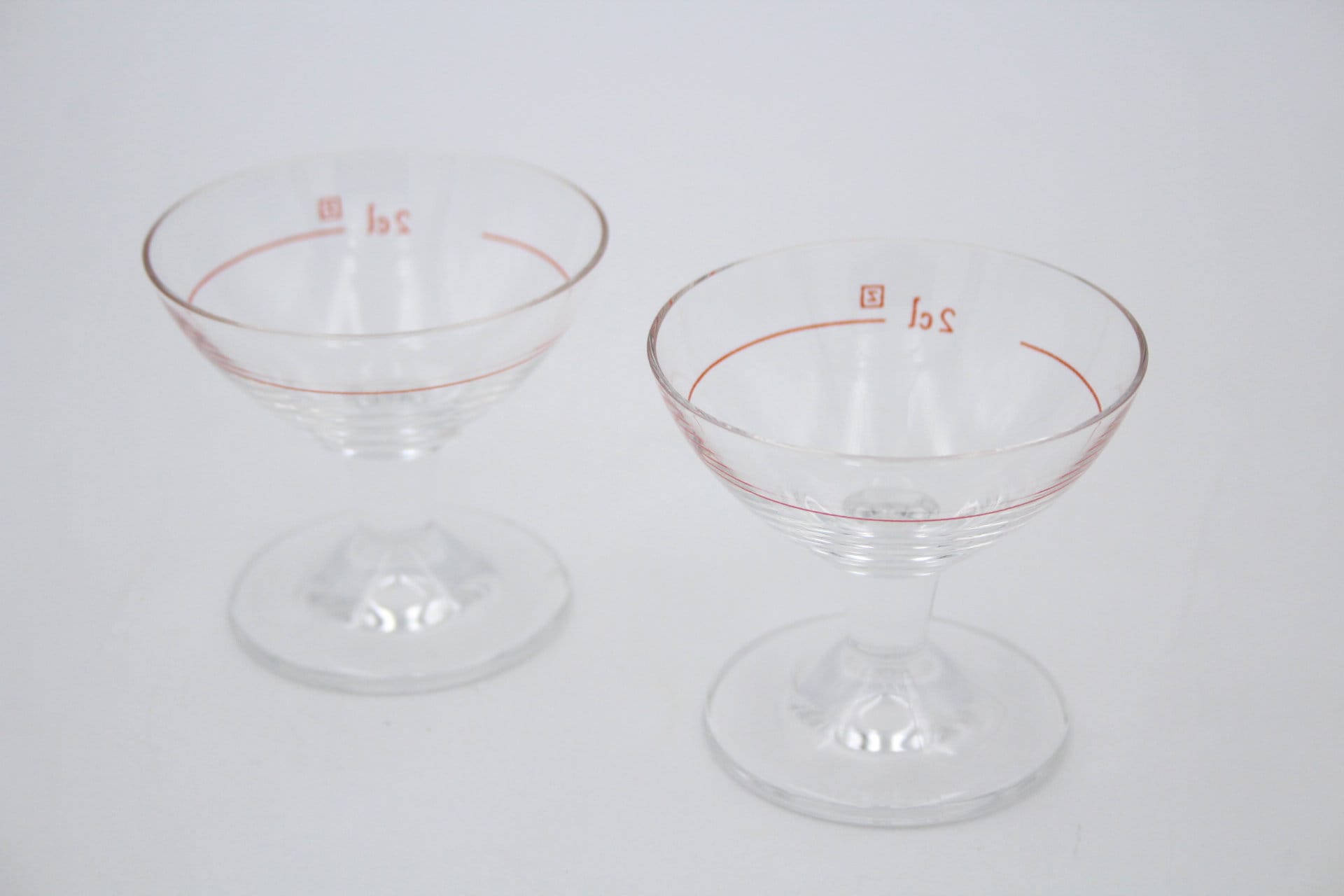 Thomas / 2 Likörschalen / Glas / 2cl Füllring rot / Trave / H 6cm #E