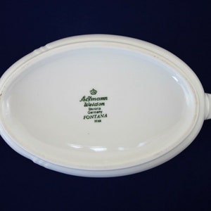 Puede incluir: Cremaera de cer&aacute;mica ovalada blanca con un logotipo verde que dice "Altmann Weiden Bavaria Germany FONTANA 1118"