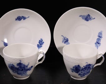Royal Copenhagen Blue Flower 8261 2 tazas y platillos de café 1st Choice Basket Rim 5#Y2