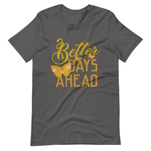 Better Days Ahead Word Tee Graphic Tee Self Love Self Care T-Shirt mit Schmetterlingen und Golddruck mit verziertem Schriftzug