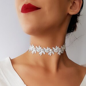White choker lace sales