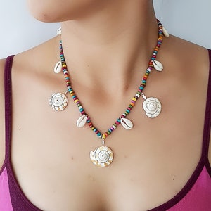 Shell rainbow necklace /Shell choker/Small shell necklace/Shell necklace/Beach necklace/Cowrie shell/Boho beaded choker/Wood bead choker