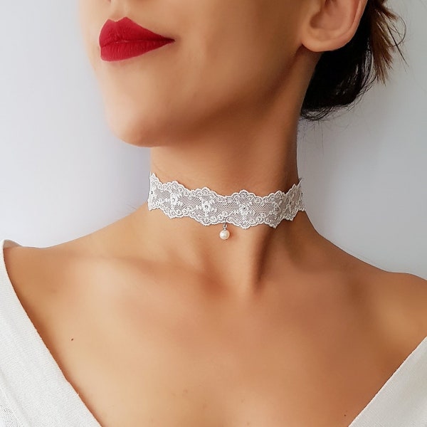 Lace Necklace, White lace choker, Dainty choker, Bridal choker, Vintage lace choker, Bridesmaid Gift, Bridal necklace, Pearl choker